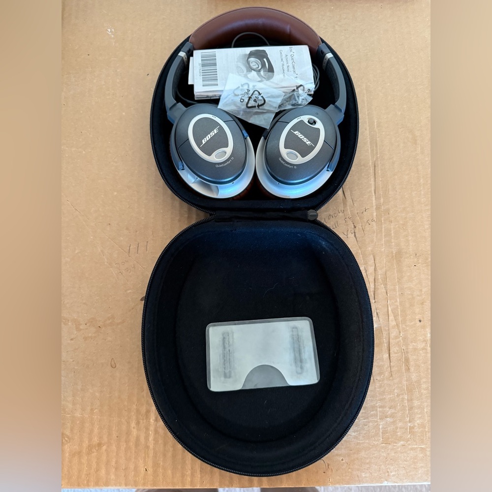 Bose Limited Edition QuietComfort 15 Acoustic Noise Cancelling Headphones - Picture 2 of 8